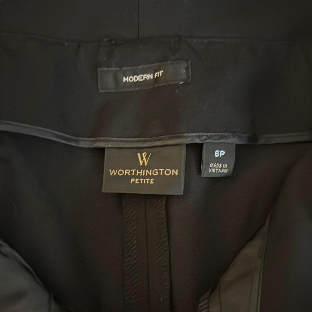 NWOT Women’s 6P Worthington Petite Modern Fit Dress Pants with Belt in Black
